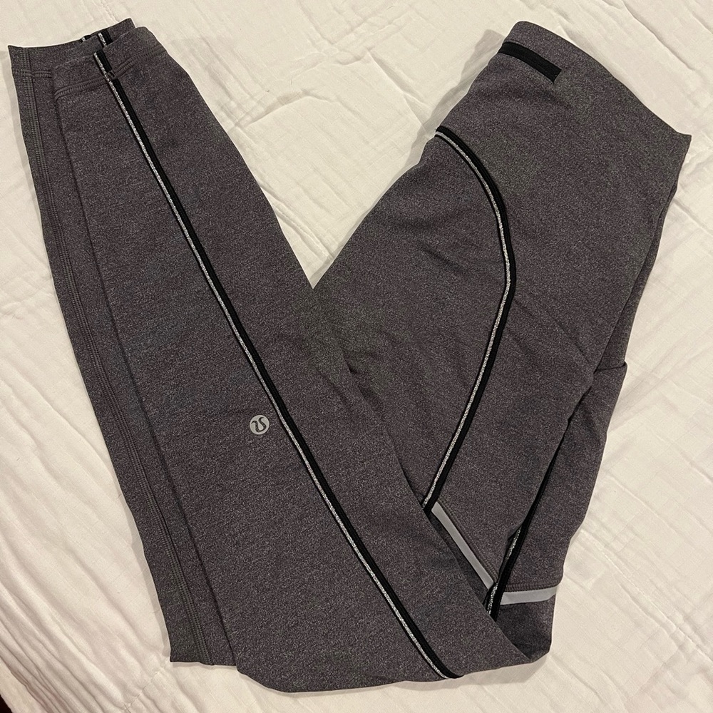 Lululemon Speed Up Tight EUC grey size 6, 28”